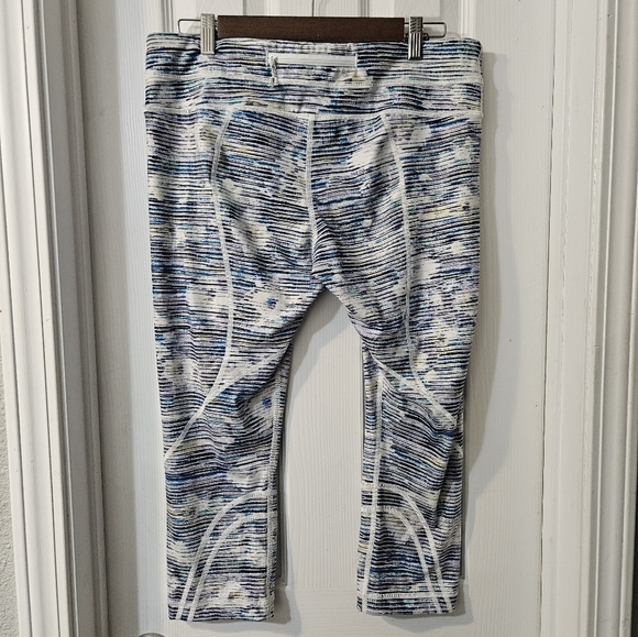 Lululemon Inspire Crop II FGRT Striped Full On Luxtreme Medium Rise - Picture 2 of 4